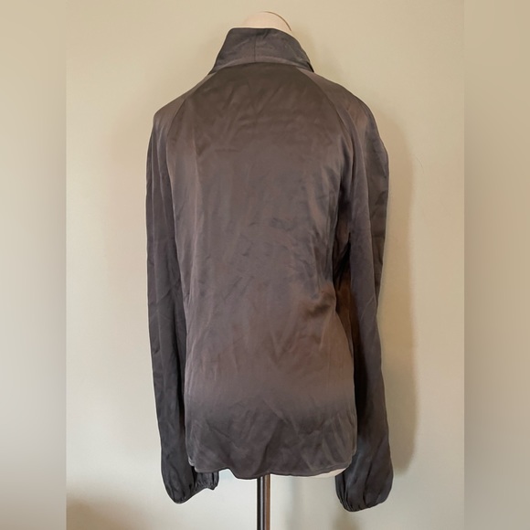 🆕 [Akris Punto] Gray 100% Silk Blouse Sz: 4 - Picture 2 of 8